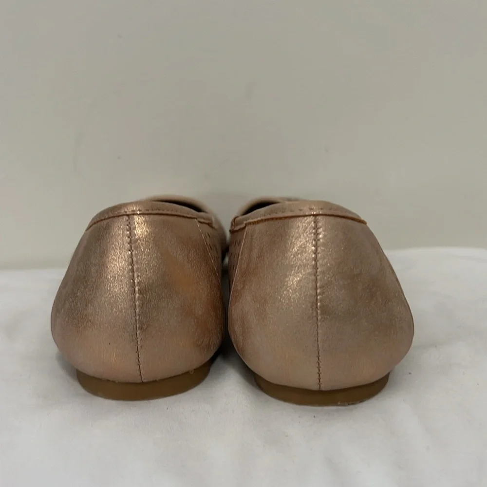 White mountain rose gold cut out detail flat in size 9
